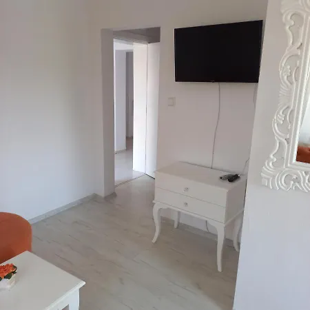 кристиан Διαμέρισμα